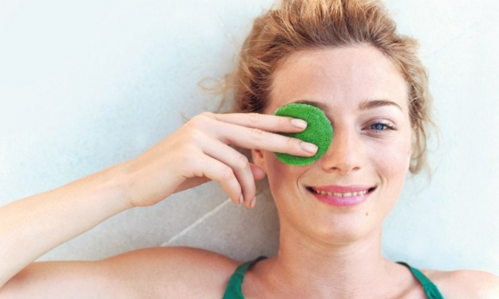 Aloe masks and compresses to help freshen up the under eye area 