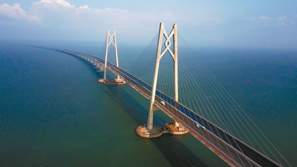 Hong Kong-Zhuhai-Macau Bridge, 55 km.jpg 