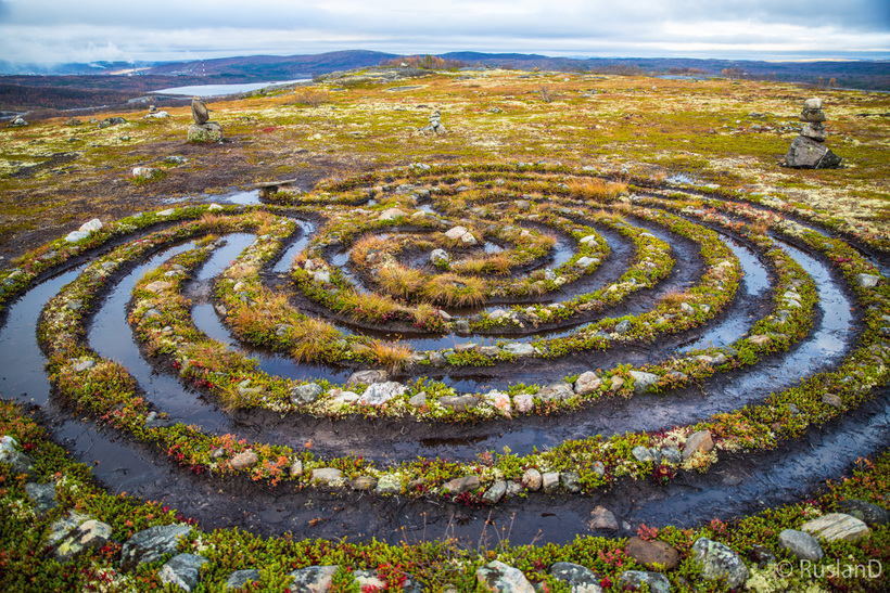 Northern labyrinths 