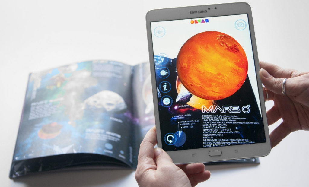 4D encyclopedia in augmented reality 'Space' 