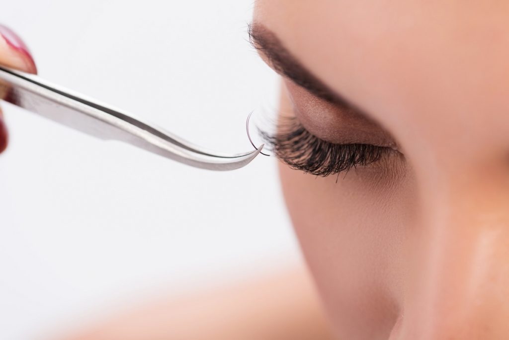 How to glue eyelash extensions at home 