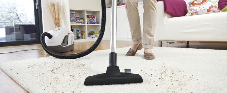 Which is better to buy a vacuum cleaner with an aquafilter 