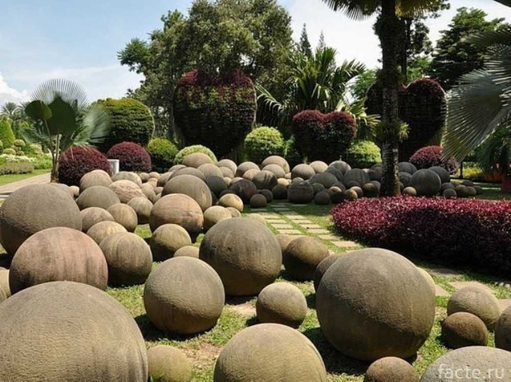 Costa Rican stone balls 