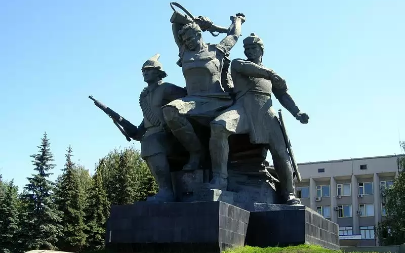 MONUMENT TO THE HEROES OF THE OCTOBER REVOLUTION AND THE CIVIL WAR 