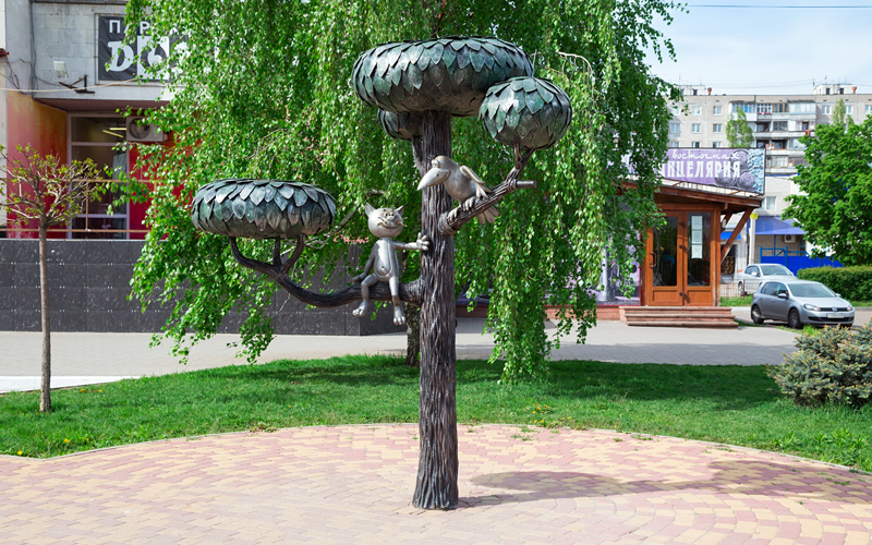 MONUMENT TO THE KITTEN FROM LIZYUKOV STREET 