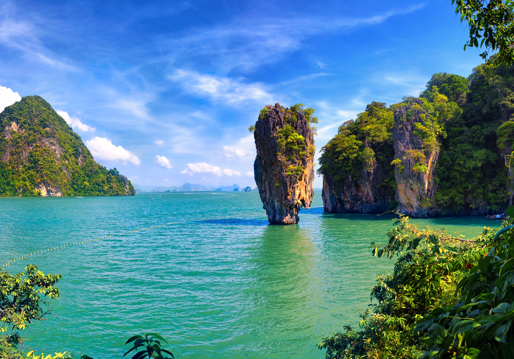 JAMES BOND ISLAND.jpg 