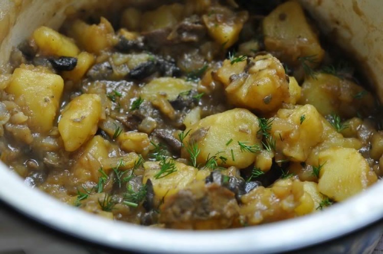 Potatoes with mushrooms - a taste familiar to everyone from childhood 