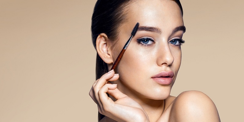 mistakes when using liquid eyebrow liner 