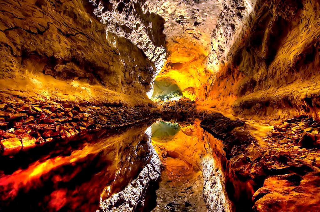 Cueva de los Verdes volcanic cave 