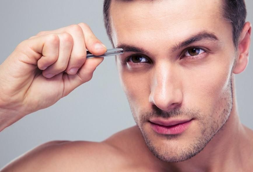 It is enough to remove excess black hairs on the bridge of the nose and temples to make the eyebrows look well-groomed. 