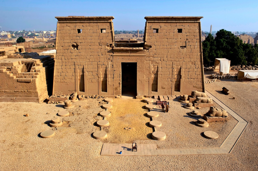 Khonsu Temple in Thebes.jpg 