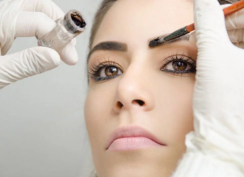 Eyebrow shaping by different methods 