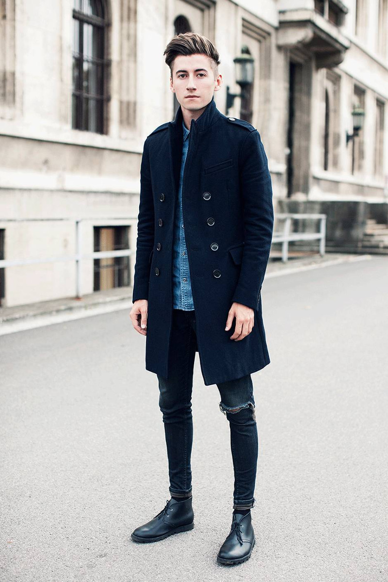 Despite its long history, chukka boots fit perfectly into youth style. 