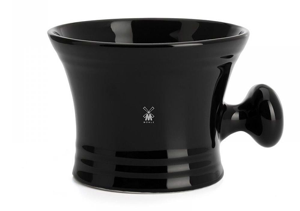 The MUHLE shaving bowl in striking black porcelain is practical, visually attractive and keeps you warm for a long time 