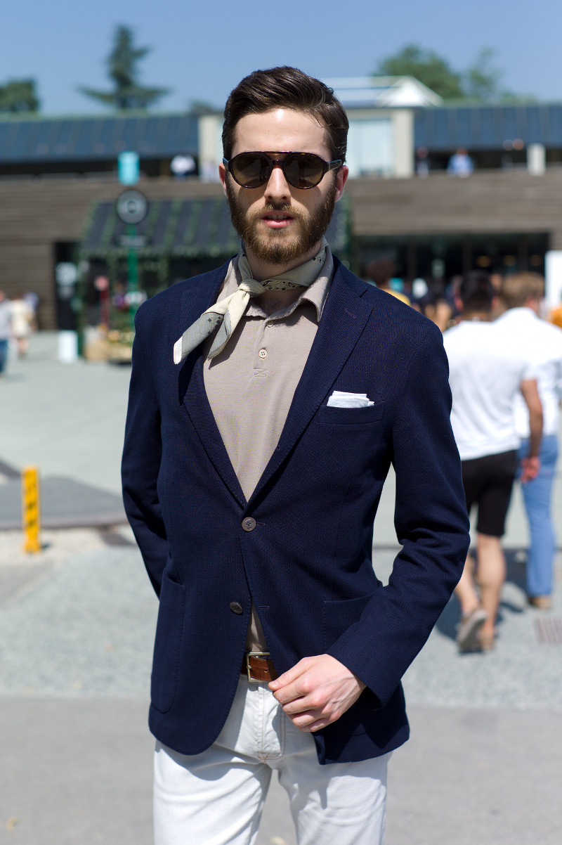 Polo will not match a classic suit, but in a semi-formal set it may well replace a shirt 