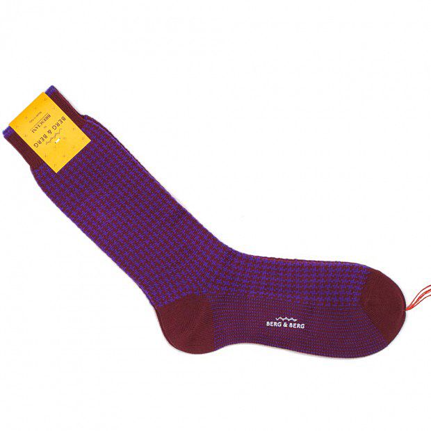 В интернет-магазине Berg&Berg представлены не только однотонные носки, но и ярких расцветок