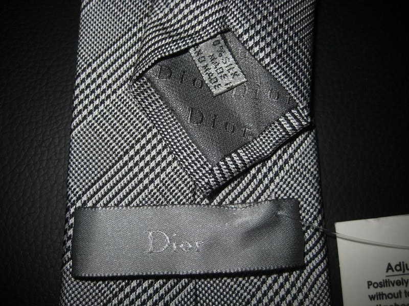 Holder on the back of the tie 