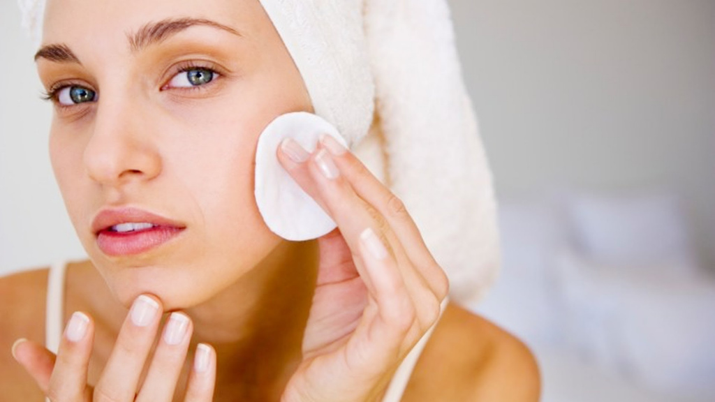 How important is it to cleanse your face before making a make-up 