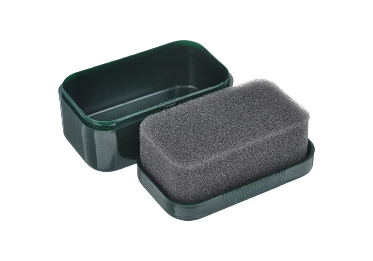 The shoe sponge is also suitable for wiping leather jackets, coats or leather accessories 