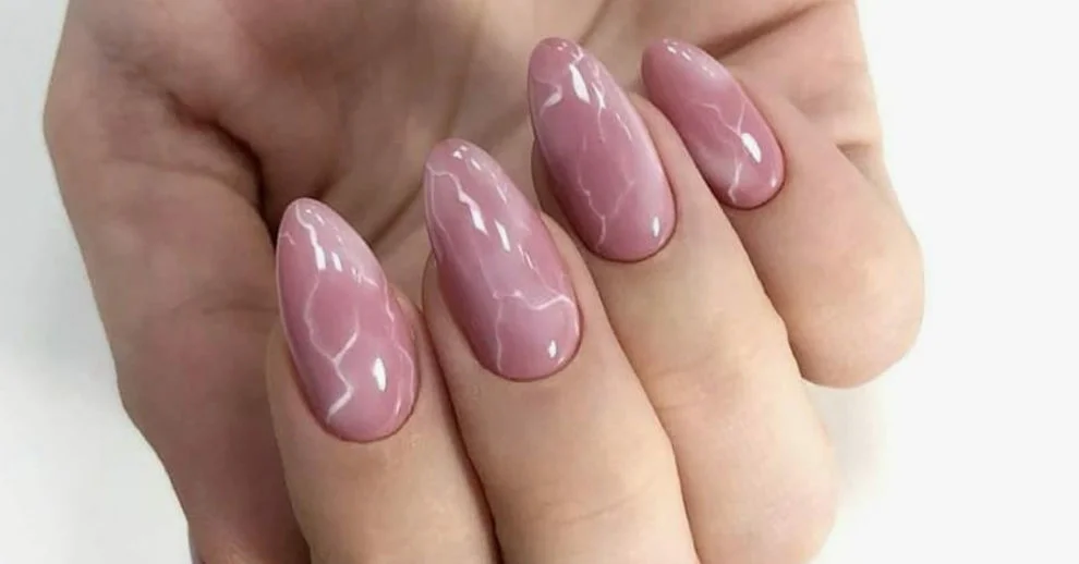 How to do a neat quartz manicure at home 