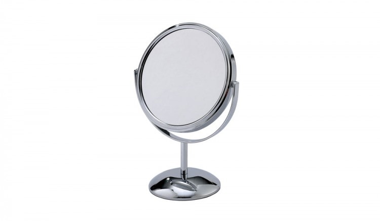 Magnifying mirror 