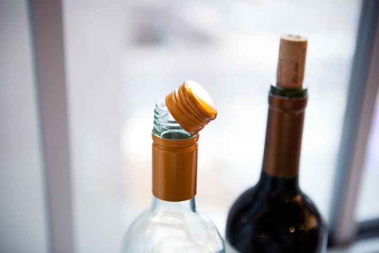 Wines with screw cork do not require aging, but natural cork will allow the wine to 'live' in the bottle 