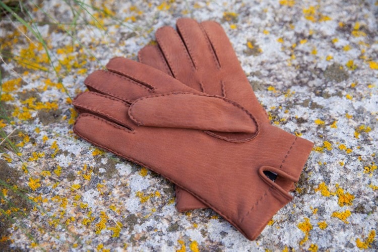 Red men's gloves made of sheep wool and cashmere 
