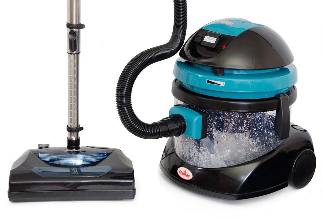 Vacuum cleaners with water filter 
