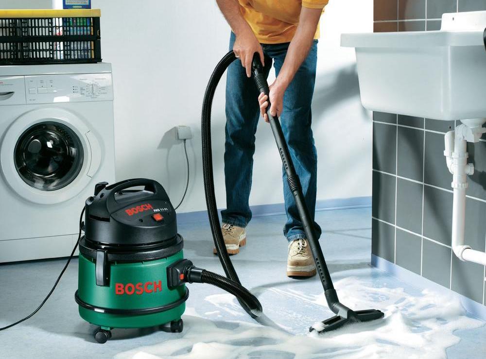  Vacuum cleaners for wet cleaning  