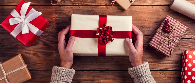 How to choose a gift for New Year and Christmas: dad, friend, boyfriend, husband
