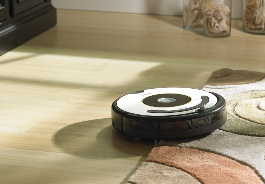 Robot vacuum cleaners for dry cleaning 