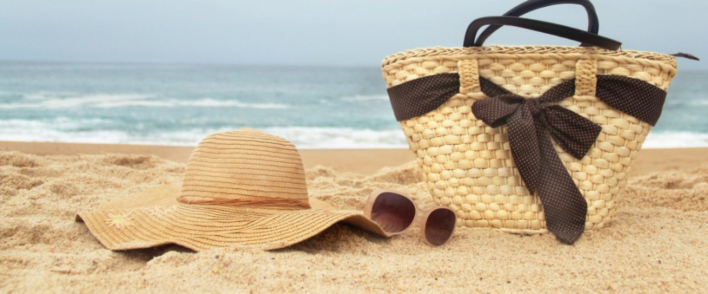 How to choose a beach hat 