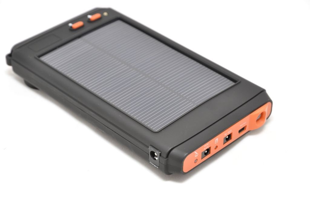 Batteries with built-in solar panel 