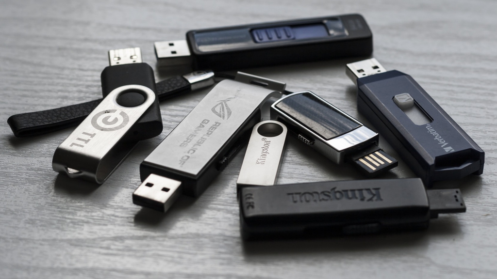 USB flash drive ergonomics 