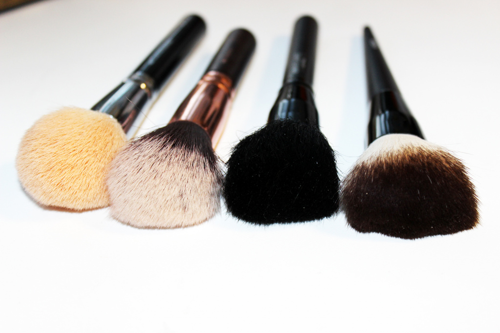 Types of dry blush and powder brushes 
