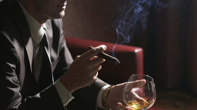 Traditionally, smoking cigars is combined with hard liquors such as whiskey, brandy, bourbon or rum. 