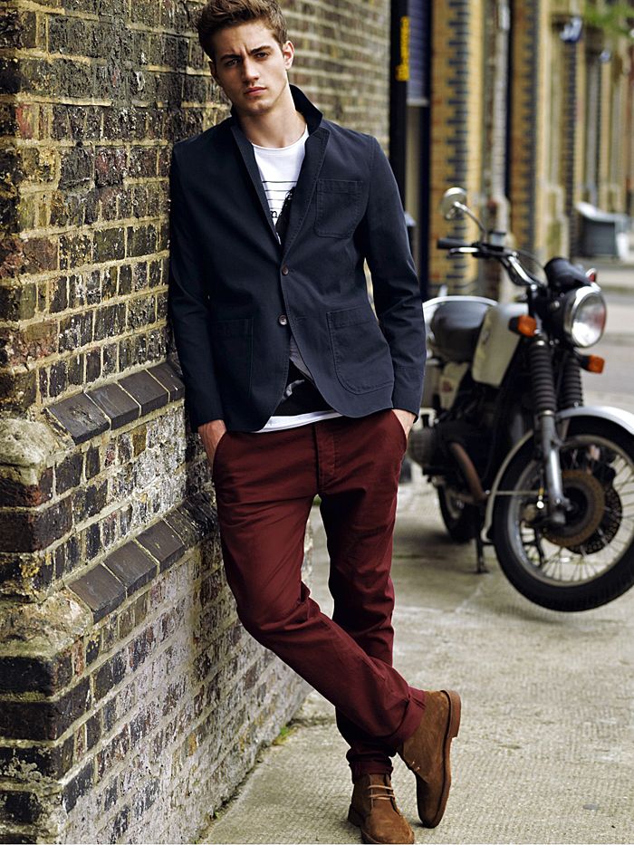 Youth version of the combination of chinos with things in casual style 