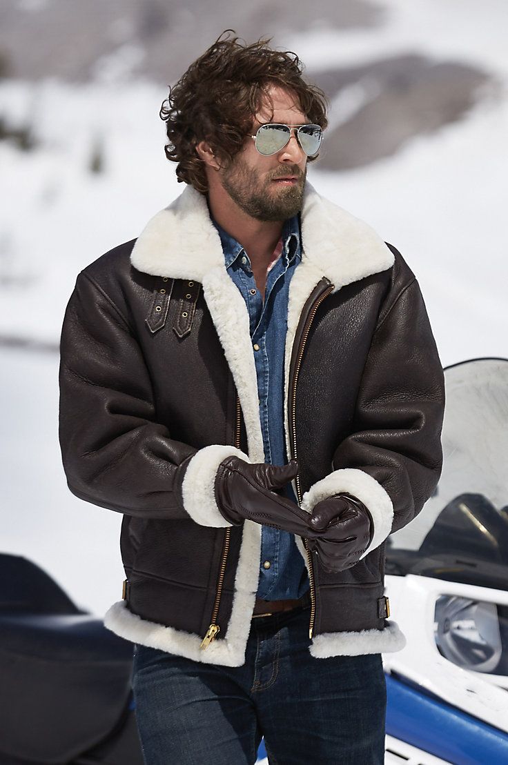 In stores you can find sheepskin coats in a variety of colors, for example, the version with contrasting fur is relevant 