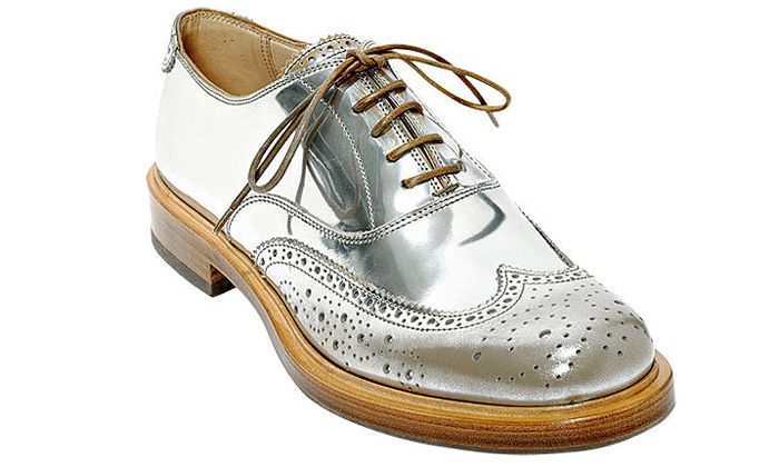 Brogues are distinguished by the presence of perforated elements, although in their cut they can be identical to Oxfords or Derby shoes 