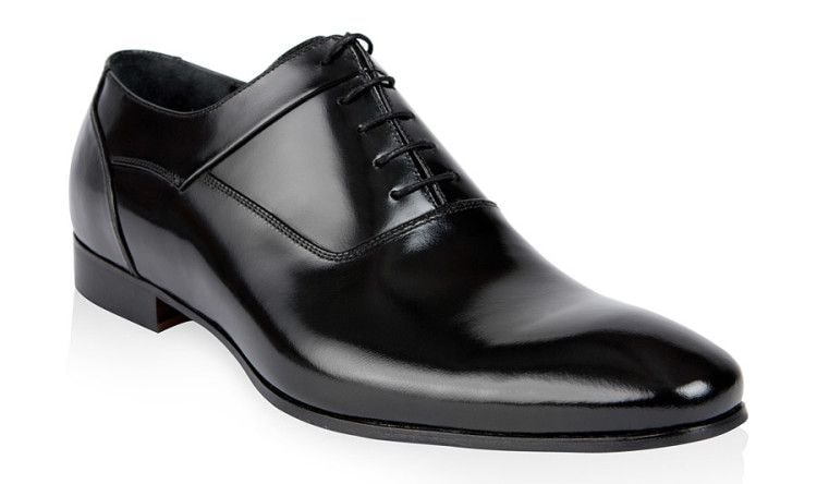 Plain Oxford shoes are ideal for formal occasions 