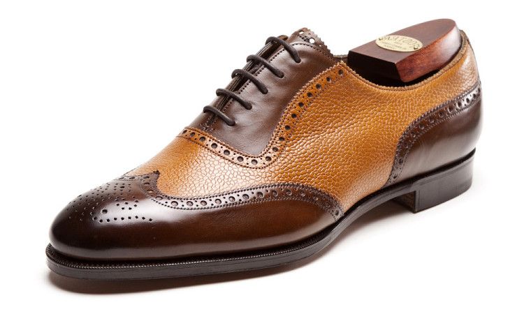Wingtip Oxford, or brogues are suitable for an informal and casual wardrobe 