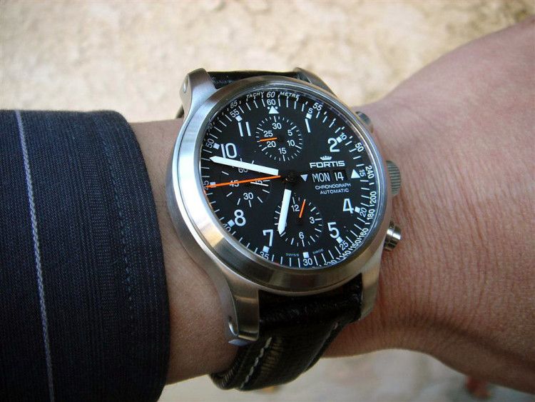The multifunctional Fortis Pilot Professional Automatik Chronograph is one of the most popular models among pilots. 