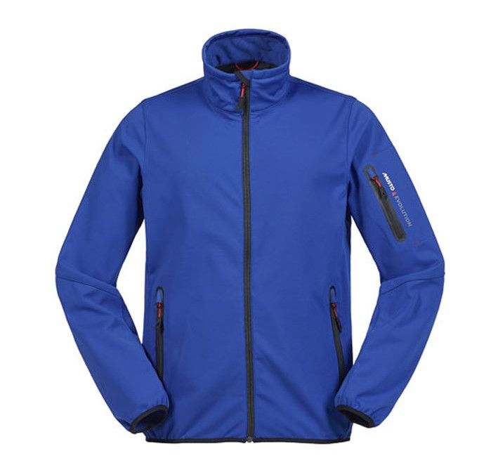 Soft and lightweight jacket with a water-repellent coating withstands summer rain while allowing the body to breathe 