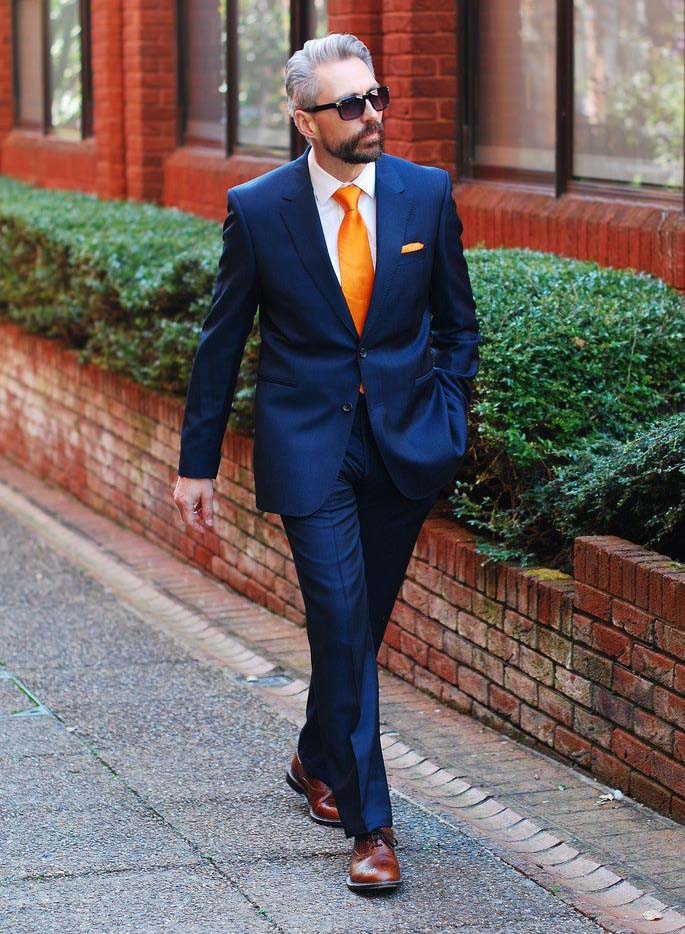Orange will highlight the dignity of a classic masculine color 