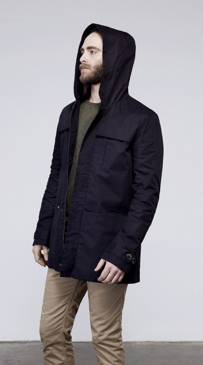 Men's autumn parka with pockets and sewn-in hood 