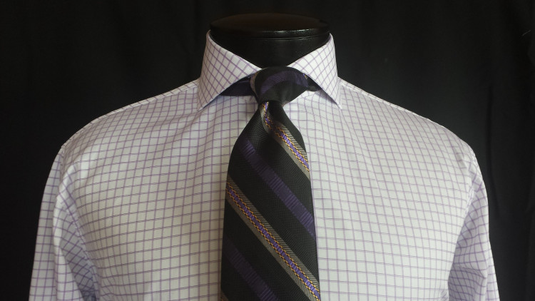 Looks good when there is a common color in the shirt and tie pattern 