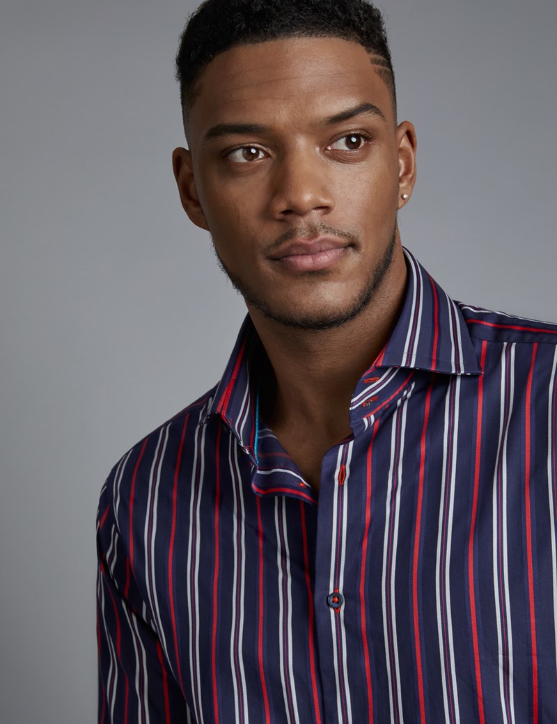 Shirts with contrasting stripes are a good solution for smart casual style 