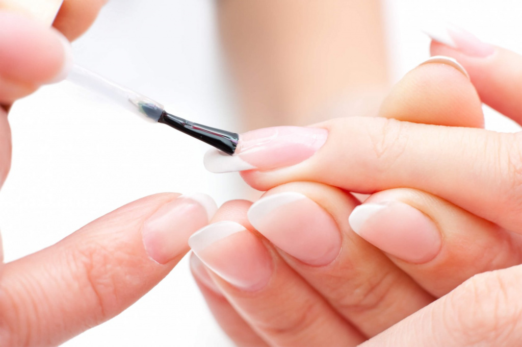 How to strengthen nails using gel polish 