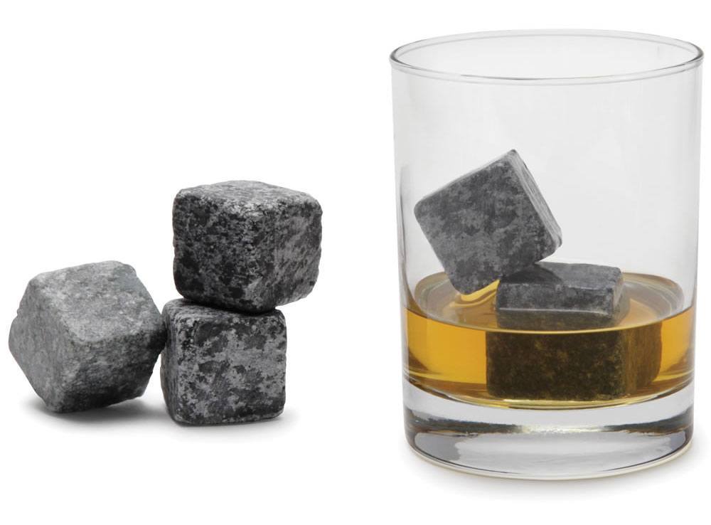 Whiskey with stones 