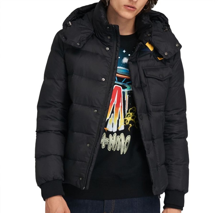 Many quilted jackets have detachable hoods 
